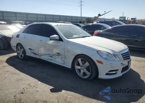 2012 Mercedes-Benz E 350 4Matic z USA, uszkodzony, nr VIN WDDHF8JBXCA622979